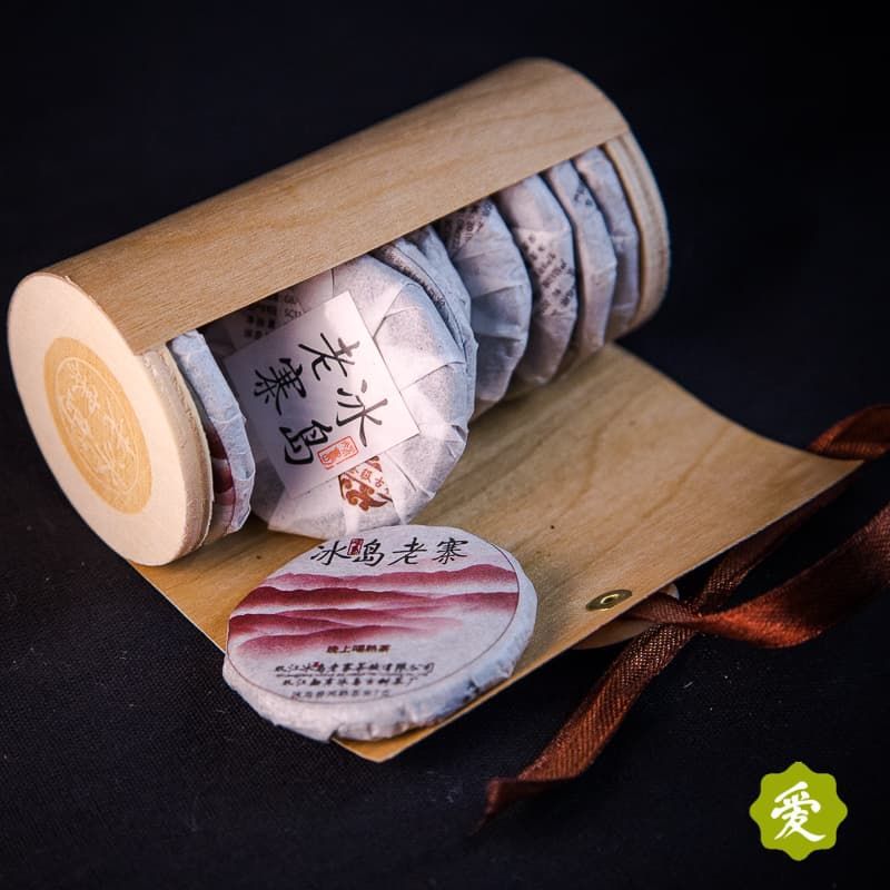 Чай Шу Пуэр подарочный, в древесной упаковке (9 шайб, 8 грамм)