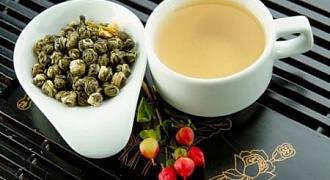 Чай Хуа Лун Чжу  «Жасминовая жемчужина дракона»
